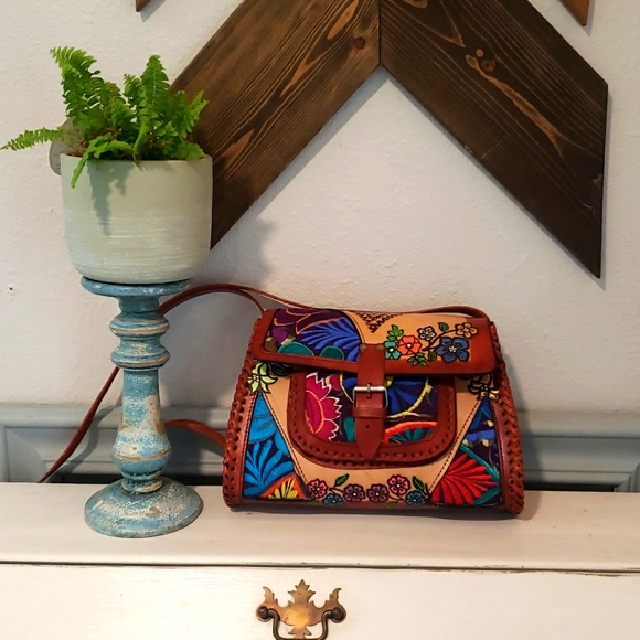 NWOT Beautiful Crossbody Genuine Leather Purse - Picture 2 of 6